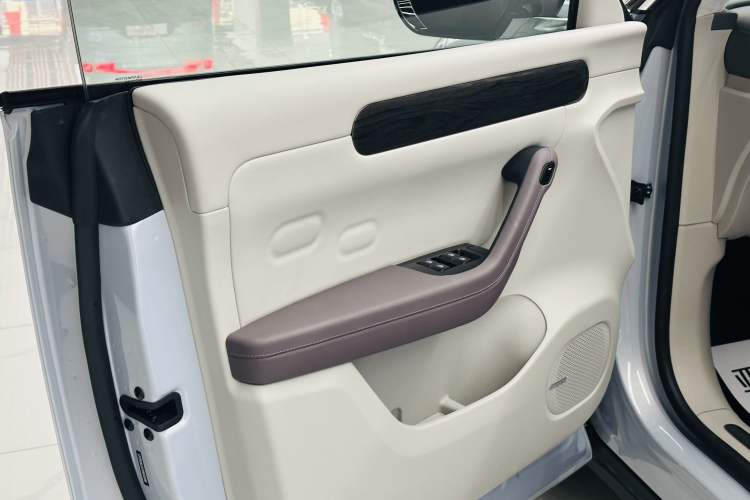 Used Leapmotor C11 2023 Range-Extended 285 Smart Enjoyment Edition Interior 9