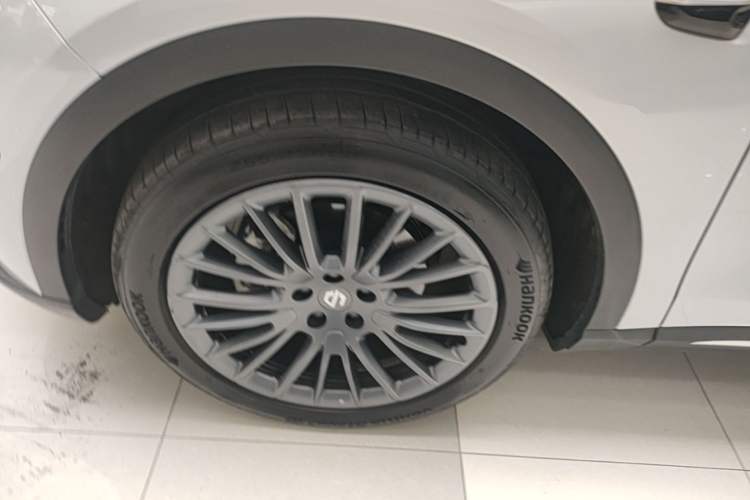 Used Leapmotor C11 2023 Range-Extended 300 Smart Enjoyment Edition Left Front Wheel Hub