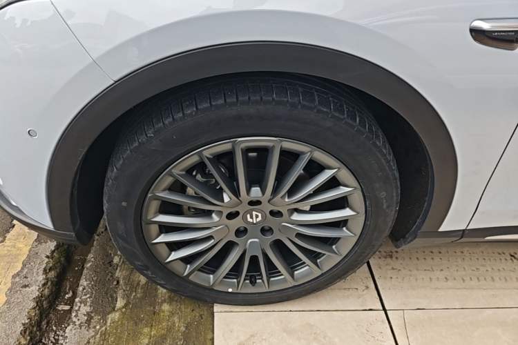Used Leapmotor C11 2023 Range-Extended 285 Smart Enjoyment Edition Left Front Wheel Hub