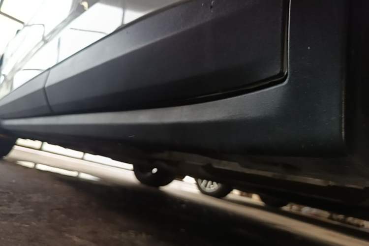 Used Leapmotor C11 2023 Range-Extended 180 Comfort Edition Left Side Sill
