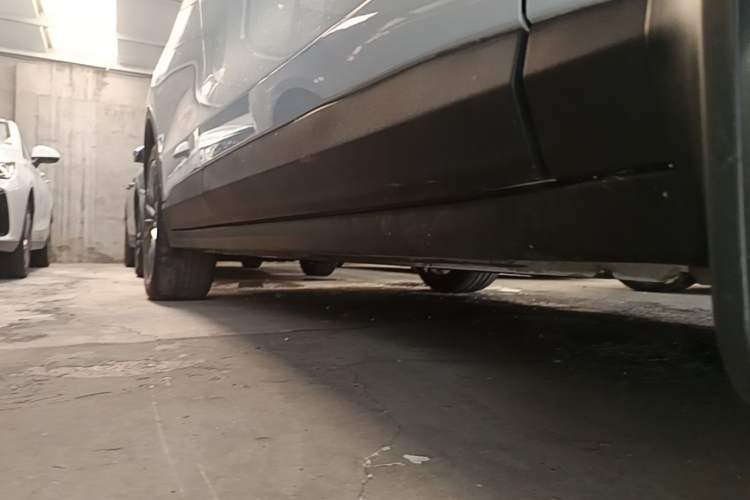 Used Leapmotor C11 2023 Range-Extended 180 Comfort Edition Right Side Sill