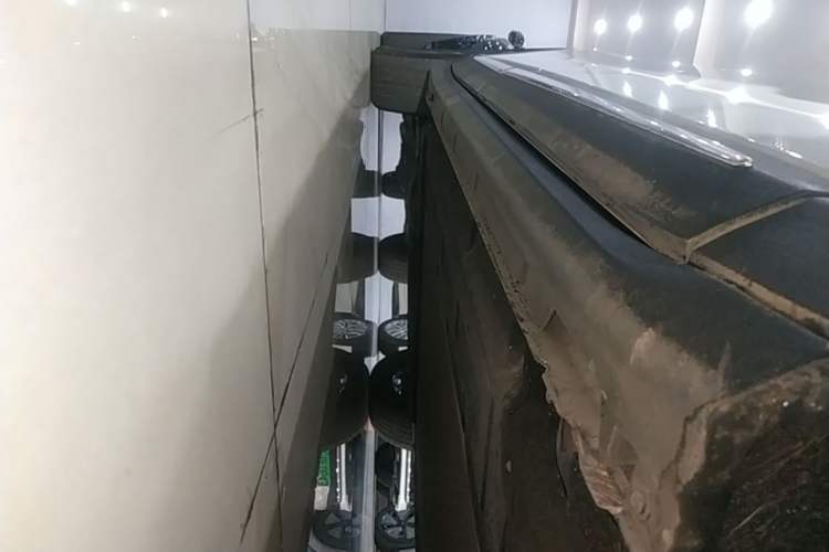Used Leapmotor C11 2023 Range-Extended 180 Comfort Edition Right Side Sill