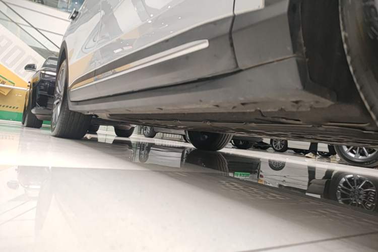 Used Leapmotor C11 2023 Range-Extended 300 Smart Enjoyment Edition Right Side Sill
