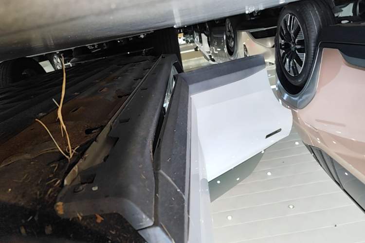 Used Leapmotor C11 2023 Range-Extended 180 Comfort Edition Right Side Sill