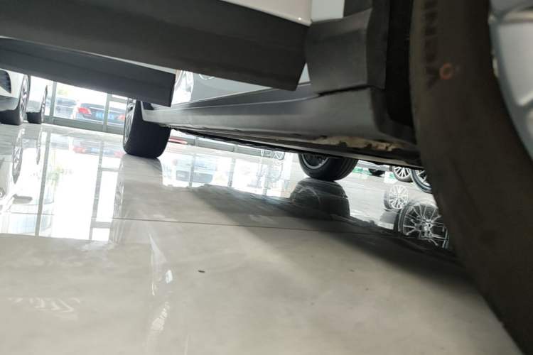 Used Leapmotor C11 2023 Range-Extended 300 Comfort Edition Right Side Sill