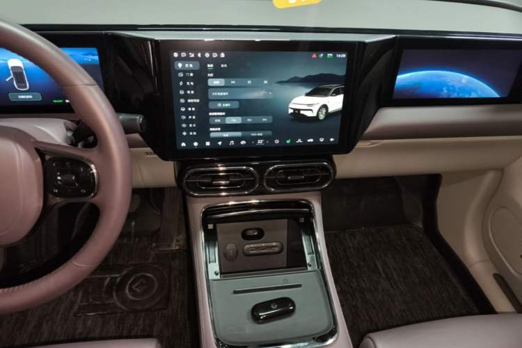 Used Leapmotor C11 2023 Range-Extended 285 Smart Enjoyment Edition Audio And AC Panel