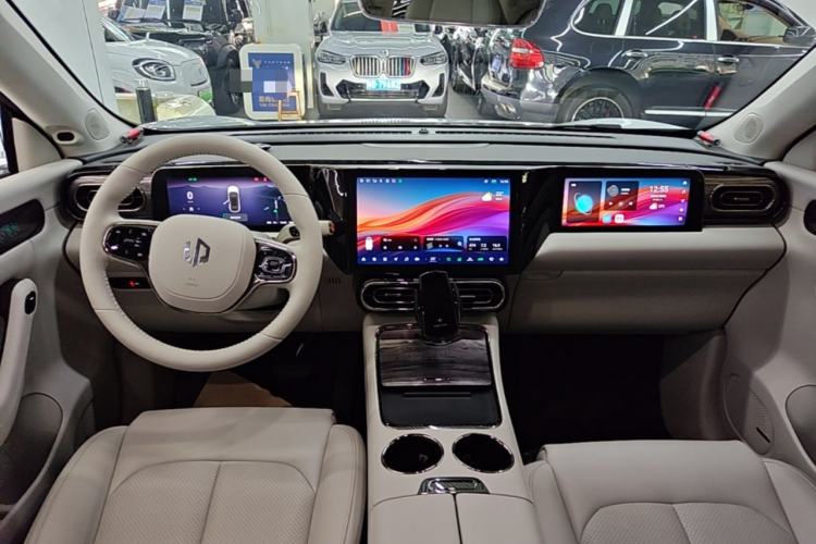 Used Leapmotor C11 2023 Range-Extended 285 Smart Enjoyment Edition Center Console