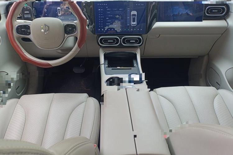 Used Leapmotor C11 2023 Range-Extended 180 Comfort Edition Center Console