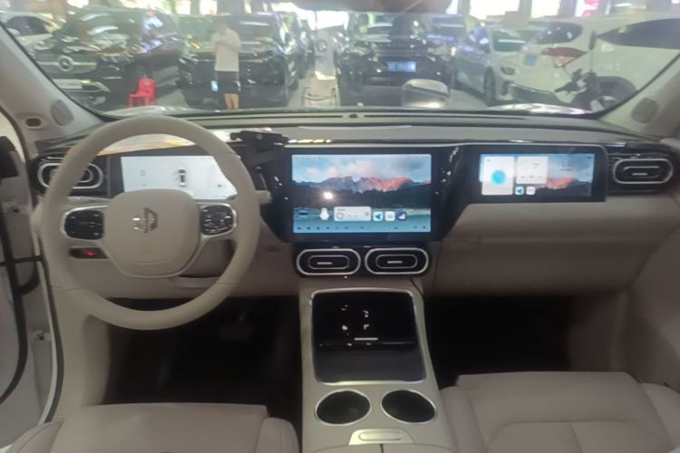 Used Leapmotor C11 2023 Pure Electric 500 Comfort Edition Center Console
