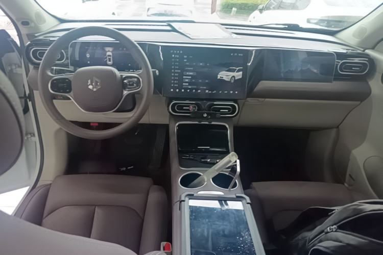 Used Leapmotor C11 2023 Pure Electric 500 Comfort Edition Center Console