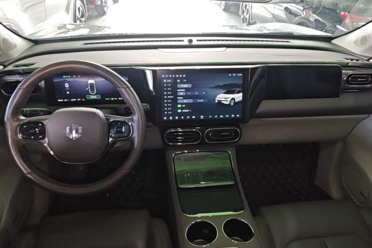 Used Leapmotor C11 2023 Extended-Range 285 Comfort Edition Center Console