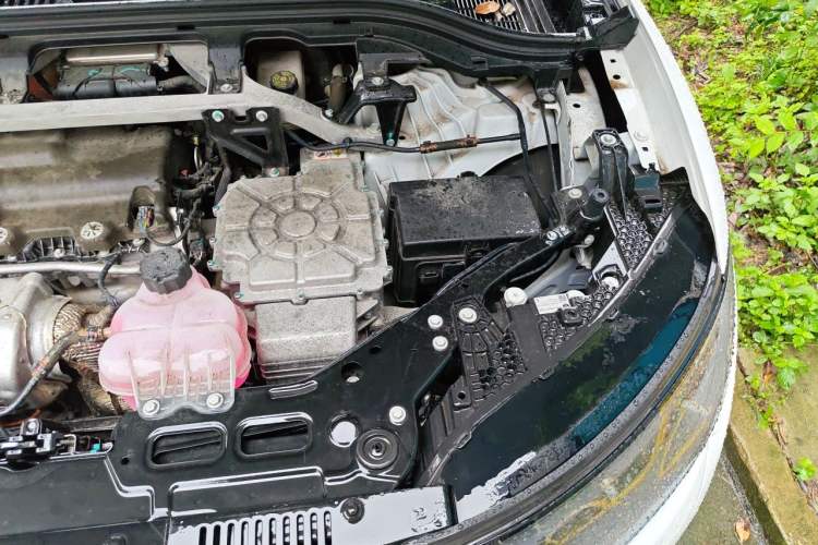 Used Leapmotor C11 2023 Range-Extended 180 Comfort Edition Engine Bay Left