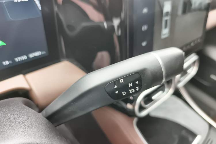 Used Leapmotor C11 2023 Range-Extended 180 Comfort Edition Gear Lever