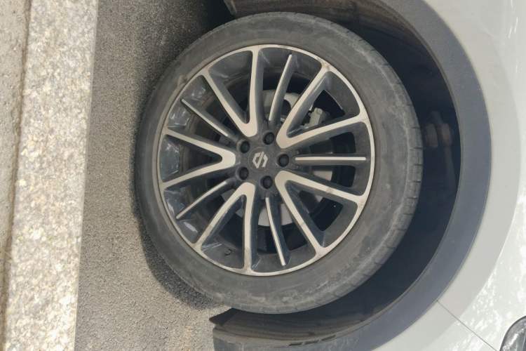 Used Leapmotor C11 2023 Pure Electric 500 Smart Edition Right Front Wheel Hub