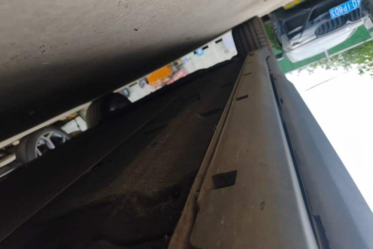 Used Leapmotor C11 2023 Range-Extended 180 Comfort Edition Right Side Sill