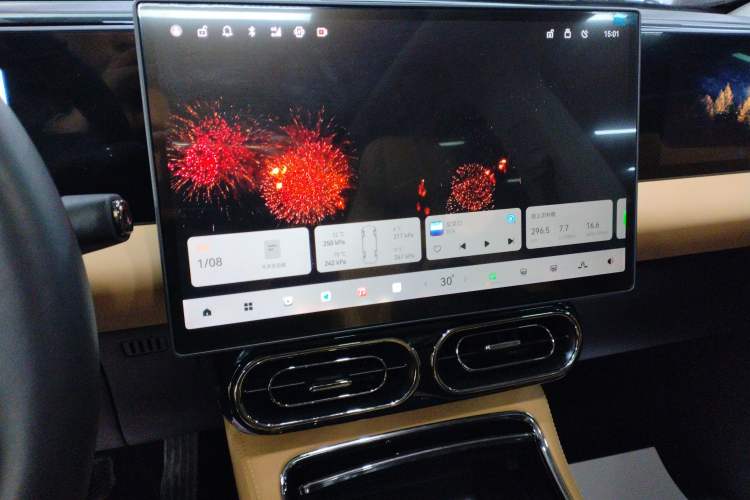 Used Leapmotor C11 2024 Range-Extended 300 Luxury Edition Audio And AC Panel