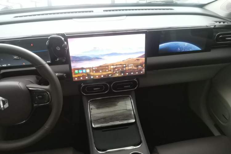 Used Leapmotor C11 2024 Range-Extended 300 Luxury Edition Audio And AC Panel