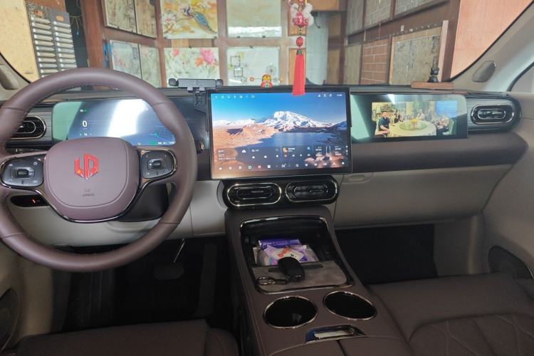 Used Leapmotor C11 2024 All-Electric 580 Luxury Edition Center Console