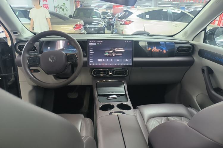Used Leapmotor C11 2024 All-Electric 580 Luxury Edition Center Console