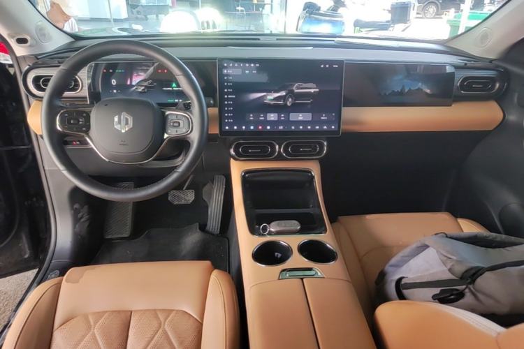 Used Leapmotor C11 2024 All-Electric 580 Luxury Edition Center Console