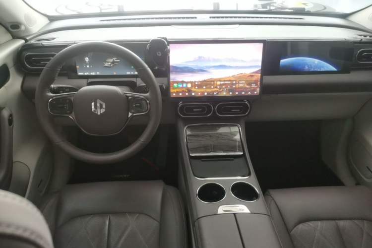 Used Leapmotor C11 2024 Range-Extended 300 Luxury Edition Center Console