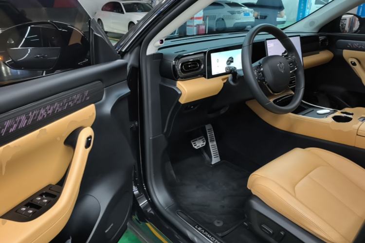 Used Leapmotor C11 2024 All-Electric 580 Luxury Edition Driver Seat
