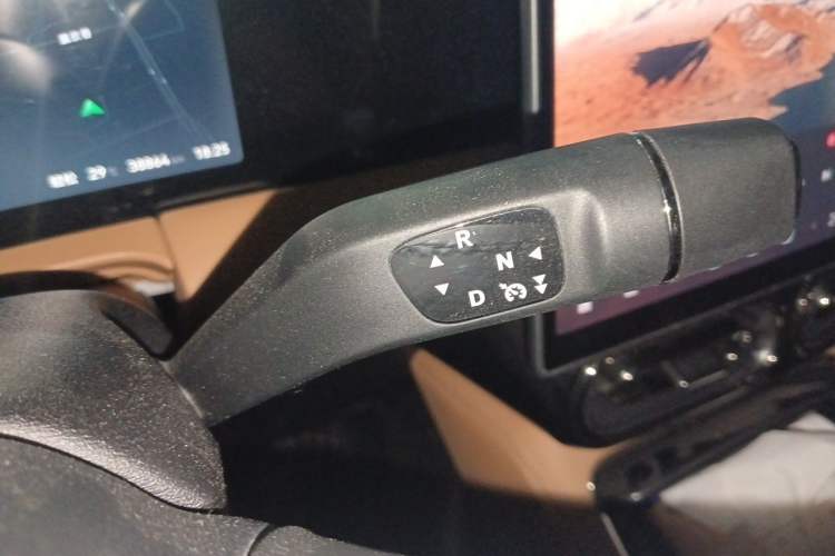 Used Leapmotor C11 2024 Range-Extended 300 Luxury Edition Gear Lever