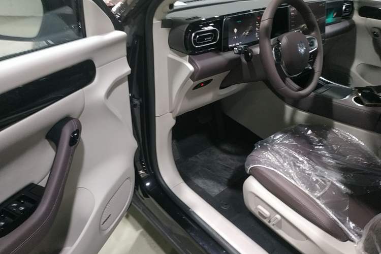 Used Leapmotor C11 2024 Range-Extended 300 Smart Enjoyment Edition Interior 3