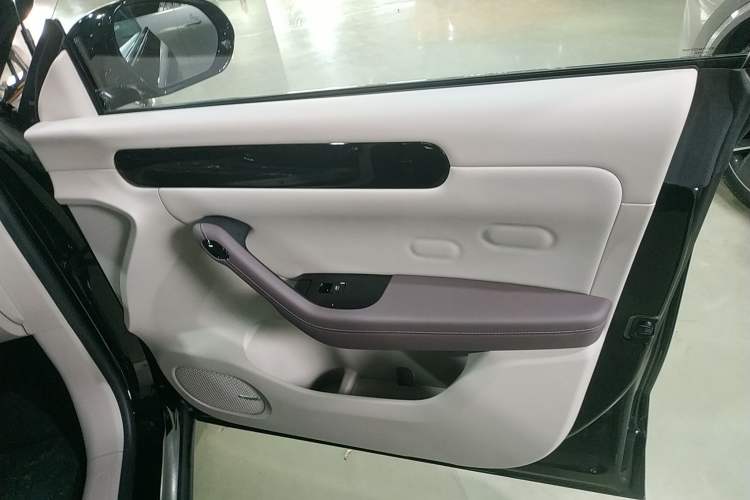 Used Leapmotor C11 2024 Range-Extended 300 Smart Enjoyment Edition Interior 5