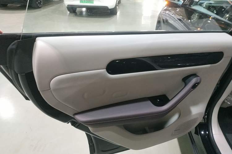 Used Leapmotor C11 2024 Range-Extended 300 Smart Enjoyment Edition Interior 8