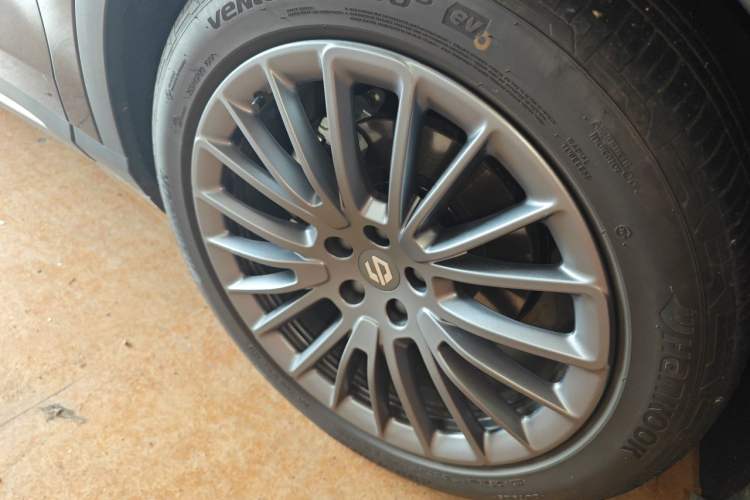 Used Leapmotor C11 2024 All-Electric 580 Luxury Edition Right Front Wheel Hub