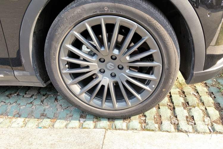 Used Leapmotor C11 2024 All-Electric 580 Luxury Edition Right Front Wheel Hub