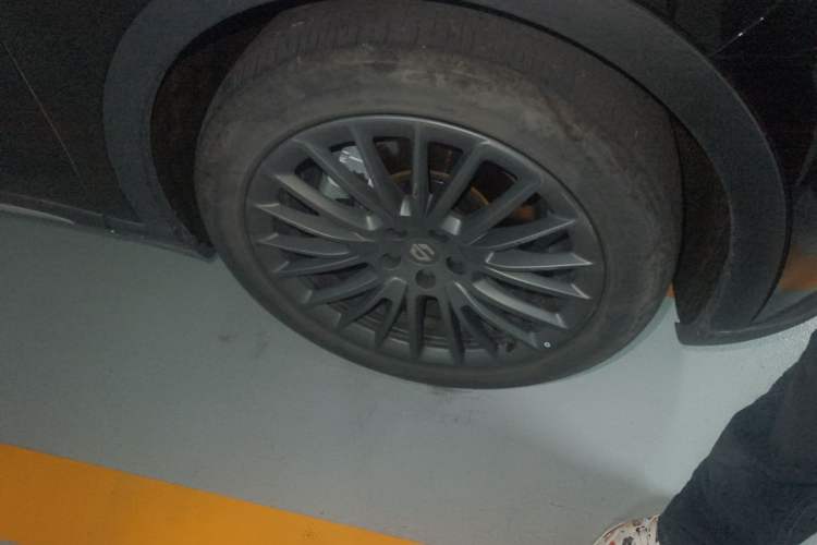 Used Leapmotor C11 2024 All-Electric 580 Luxury Edition Right Front Wheel Hub