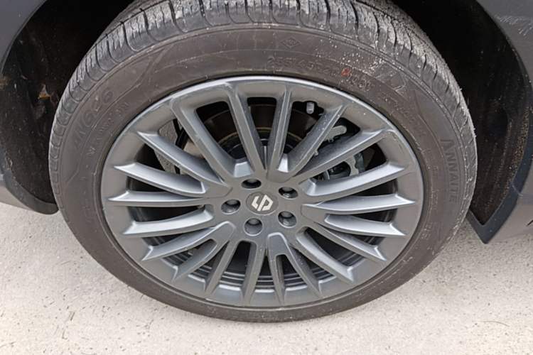 Used Leapmotor C11 2024 All-Electric 580 Luxury Edition Right Rear Wheel Hub