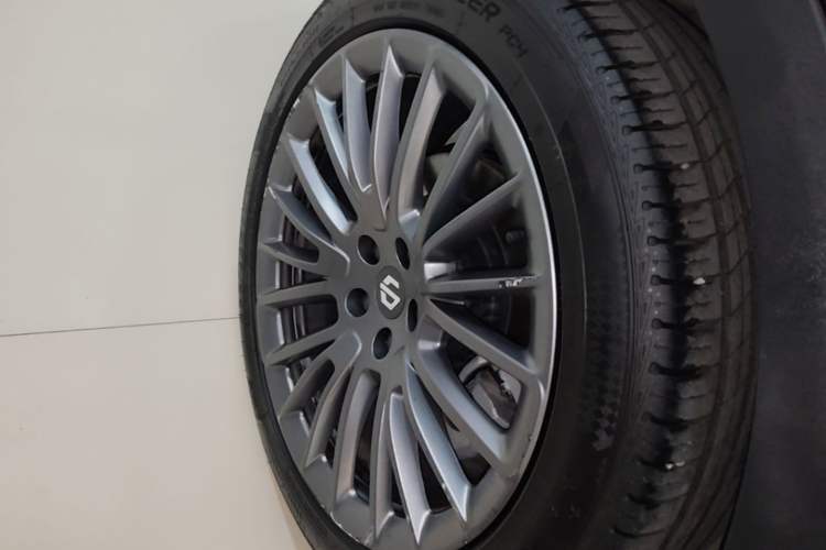 Used Leapmotor C11 2024 All-Electric 580 Luxury Edition Right Rear Wheel Hub