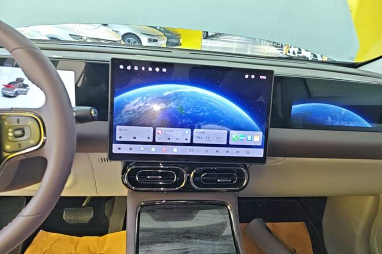 Used Leapmotor C11 2024 Range-Extended 300 Luxury Edition Audio And AC Panel