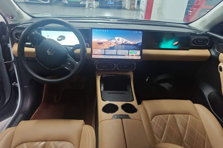 Used Leapmotor C11 2024 All-Electric 580 Luxury Edition Center Console