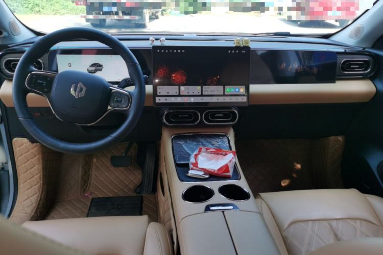Used Leapmotor C11 2024 All-Electric 580 Luxury Edition Center Console