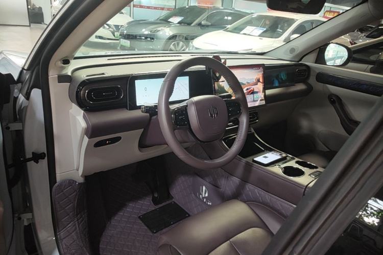 Used Leapmotor C11 2024 All-Electric 580 Luxury Edition Center Console