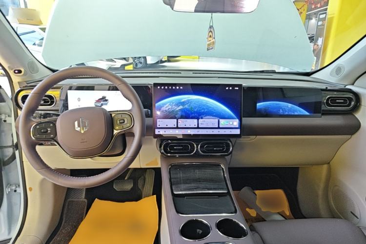 Used Leapmotor C11 2024 Range-Extended 300 Luxury Edition Center Console