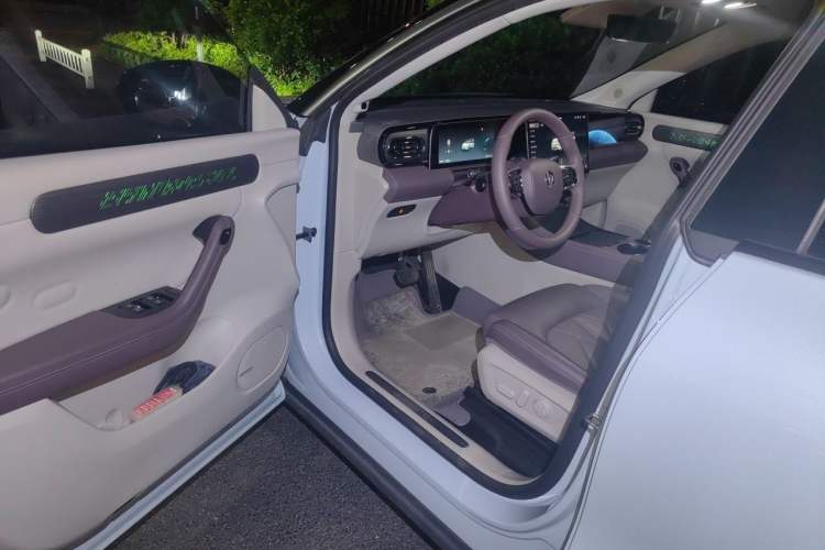 Used Leapmotor C11 2024 All-Electric 580 Luxury Edition Driver Seat