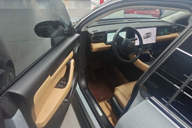 Used Leapmotor C11 2024 All-Electric 580 Luxury Edition Driver Seat