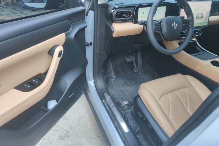 Used Leapmotor C11 2024 All-Electric 580 Luxury Edition Driver Seat