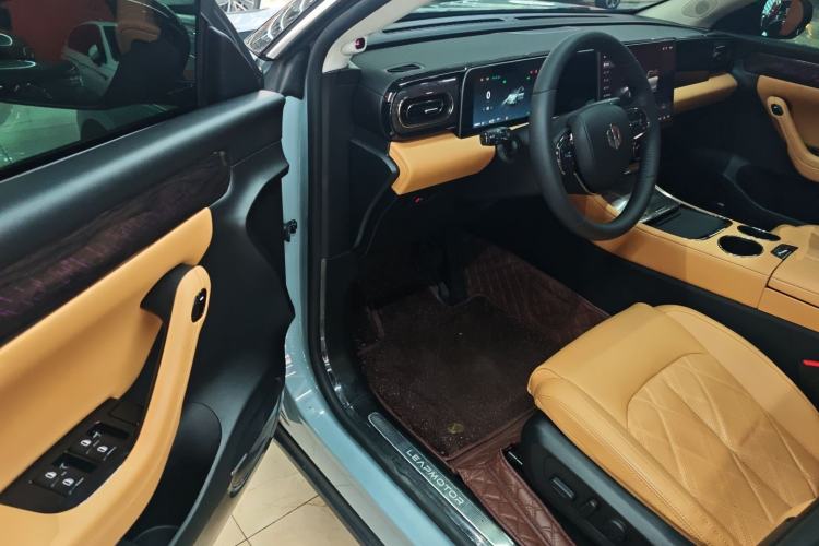 Used Leapmotor C11 2024 Range-Extended 300 Luxury Edition Interior 3
