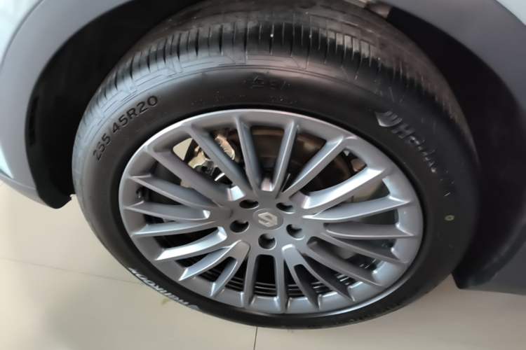 Used Leapmotor C11 2024 Range-Extended 300 Smart Enjoyment Edition Left Front Wheel Hub