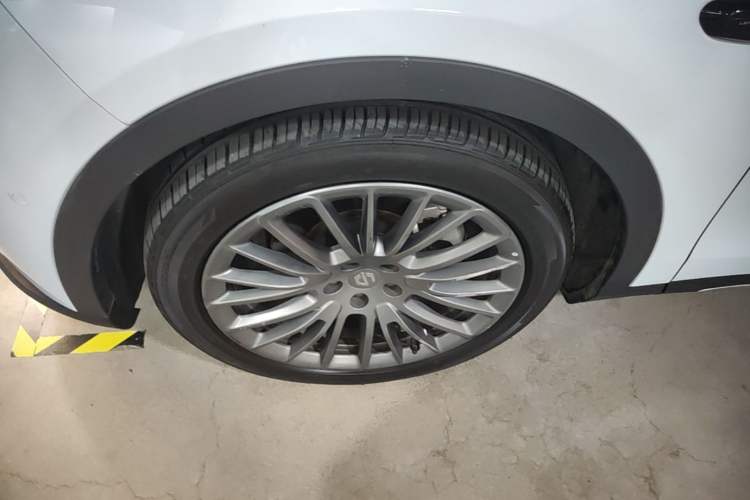 Used Leapmotor C11 2024 All-Electric 580 Luxury Edition Left Front Wheel Hub