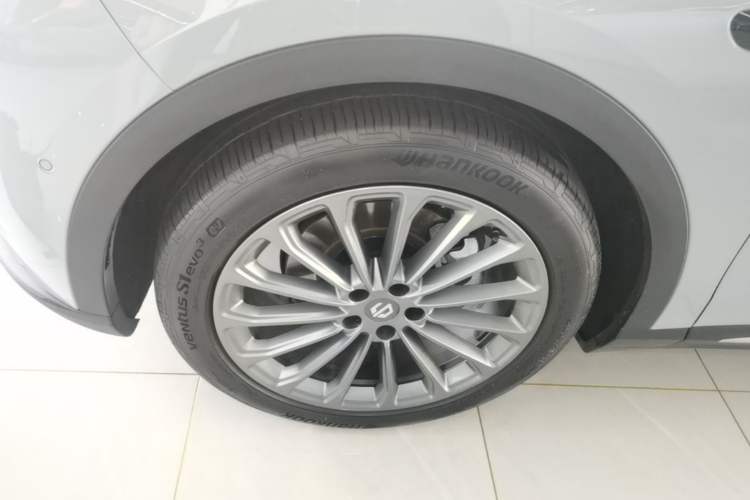 Used Leapmotor C11 2024 All-Electric 580 Luxury Edition Left Front Wheel Hub