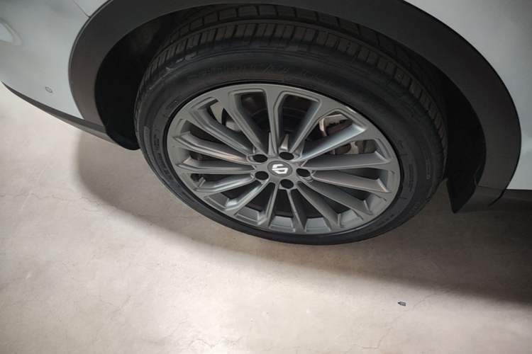 Used Leapmotor C11 2024 All-Electric 580 Luxury Edition Right Rear Wheel Hub