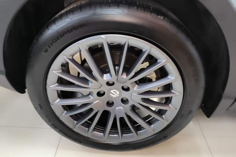 Used Leapmotor C11 2024 Range-Extended 300 Smart Enjoyment Edition Right Rear Wheel Hub