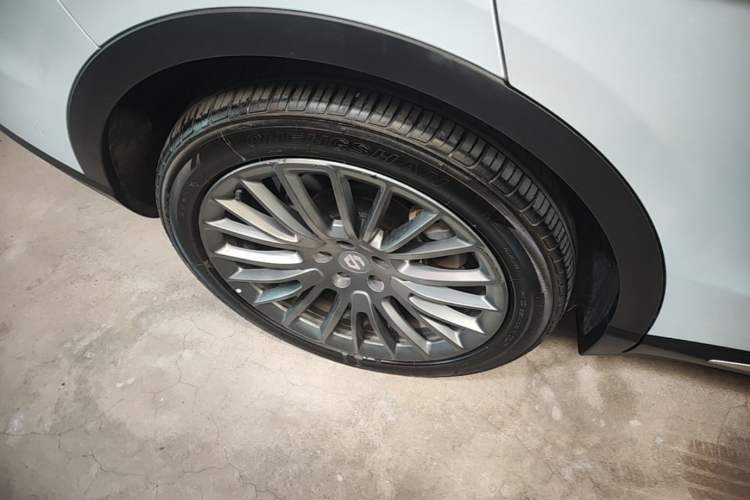 Used Leapmotor C11 2024 All-Electric 580 Luxury Edition Right Rear Wheel Hub